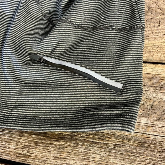 HYBA Athletic Work Out Top Brand New Black Grey Stripe Size 2 X - Picture 3 of 5